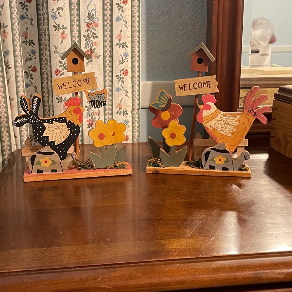 Set of two wooden farm chicken decorations